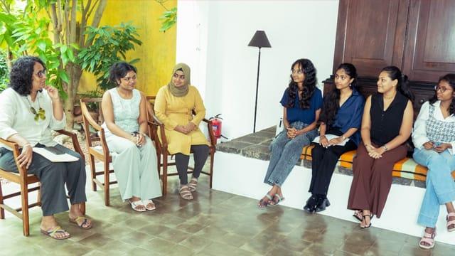 මානසික සෞඛ්යය පිළිබඳව අගමැති හරිනි තරුණ තරුණියන් සමඟ සංවාදයක