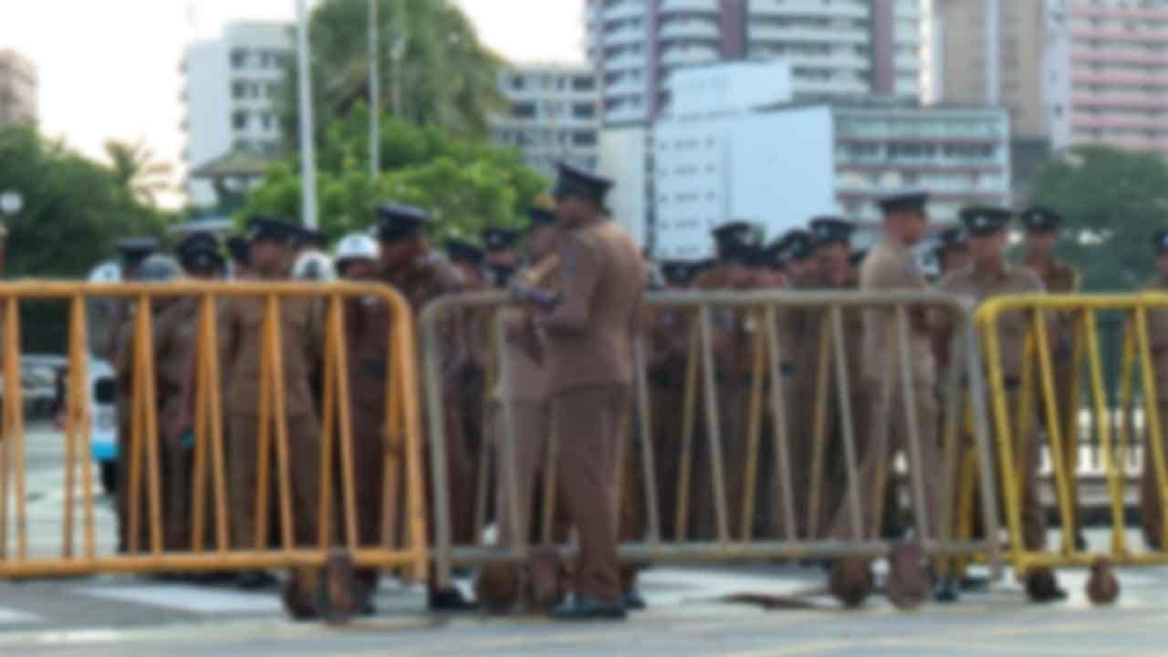 භික්ෂු විරෝධතාව හේතුවෙන් වසා දැමුණු ගාලු පාර විවෘත කෙරේ