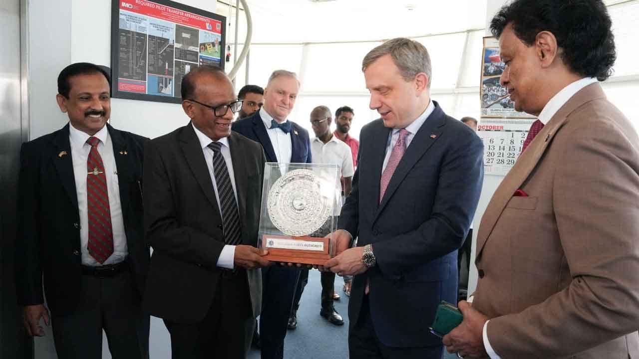 කොළඹ වරායේ සංවර්ධනයට අමෙරිකාවෙන් ඩොලර් මිලියන 17ක මූල්ය ප්රදානයක්