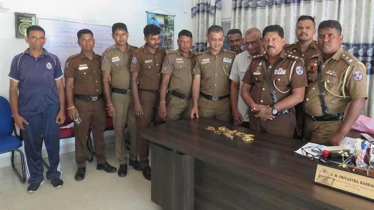 මඩකලපුවේ නිවසක් බිඳ රන් භාණ්ඩ කොල්ලකෑ සැකකරු අත්අඩංගුවට