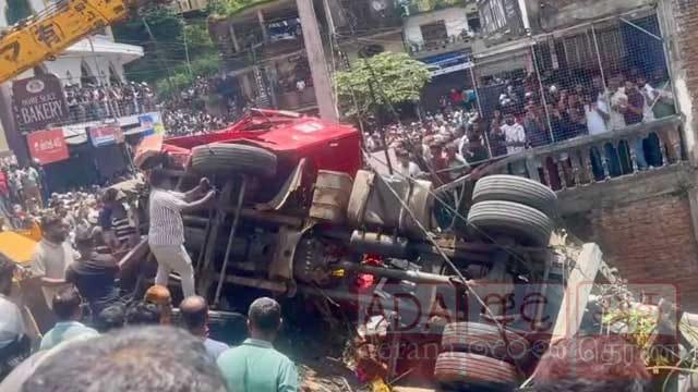 අකුරණ මාරක අනතුරින් මියගිය අය අතර 16 හැවිරිදි දැරියකුත් - ලොරි රියදුරු අද අධිකරණයට