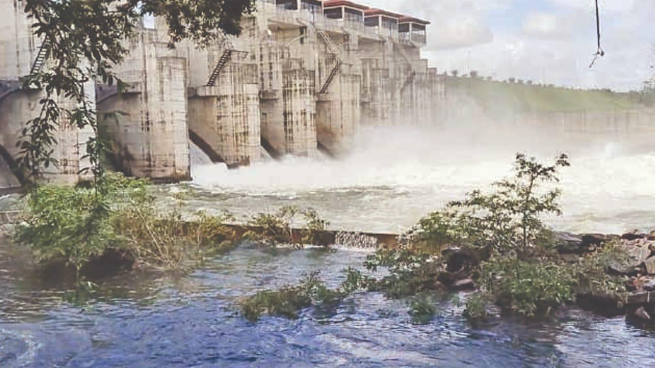 දැදුරු ඔය ජලාශයේ අඩිය බැගින් වාන් දොරටු අටක් විවෘත කරයි
