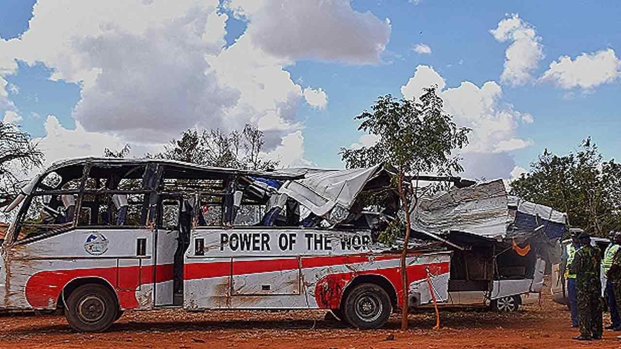 කෙන්යාවේ බස් රථ අනතුරකින් 24දෙනෙකු මරුට