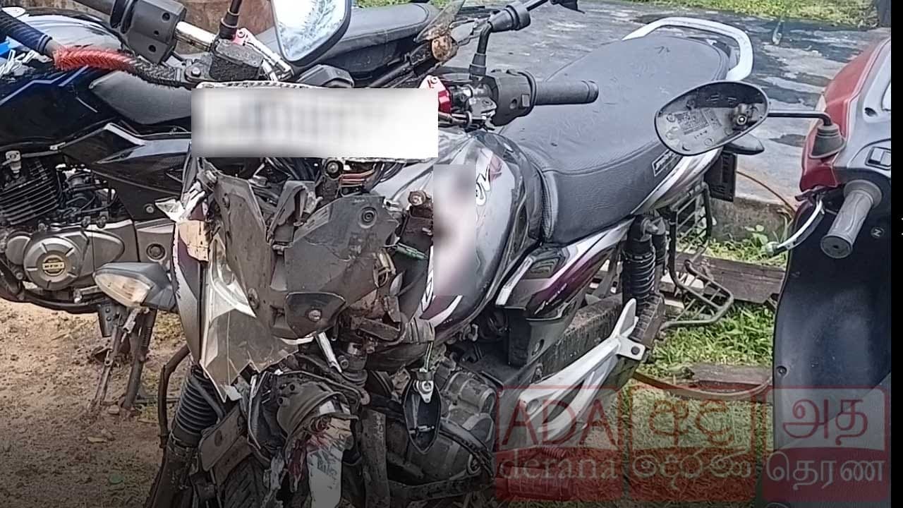 අධික වේගයෙන් ගිය යතුරුපැදිය ලයිට් කණුව කඩාගෙන යයි - අවුරුදු 21ක තරුණයෙකු මරුට