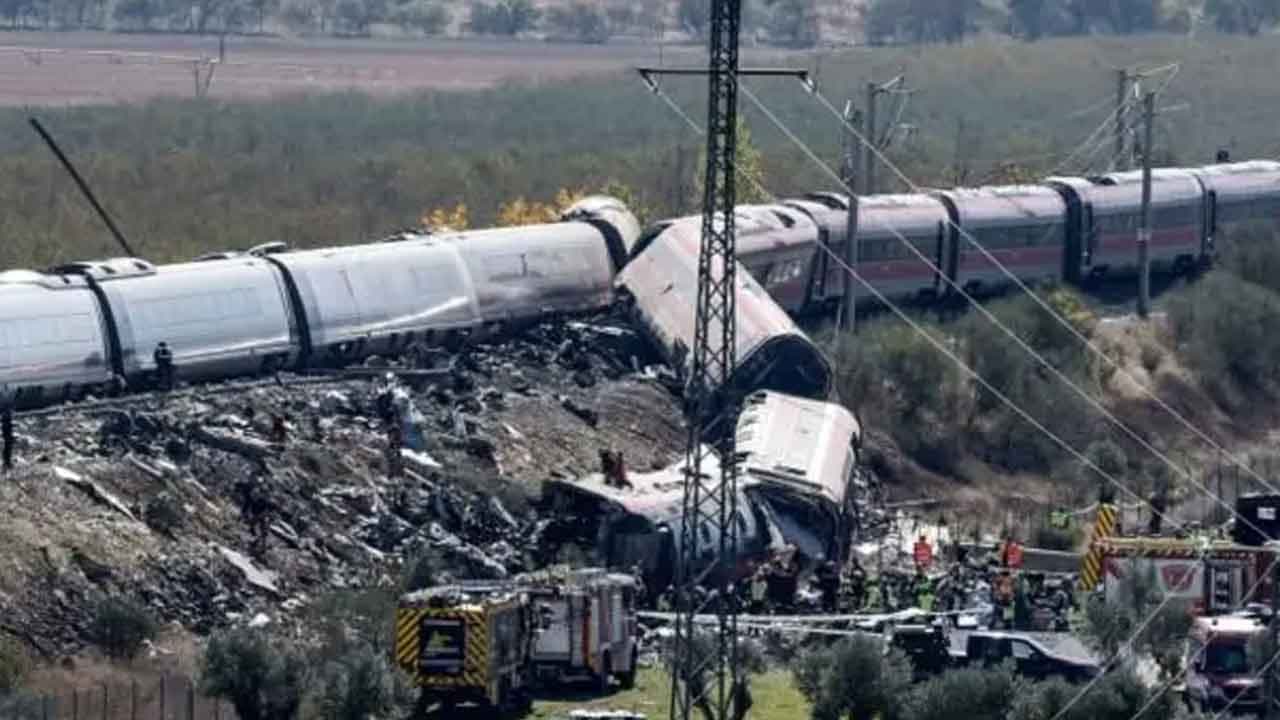 මාරක දුම්රිය අනතුර නිසා ස්පාඤ්ඤයේ දින 03ක ජාතික ශෝක කාලයක් ප්රකාශයට පත් කරේ