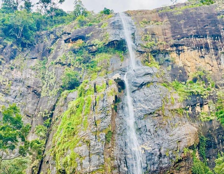 සිදී යන දියලුම